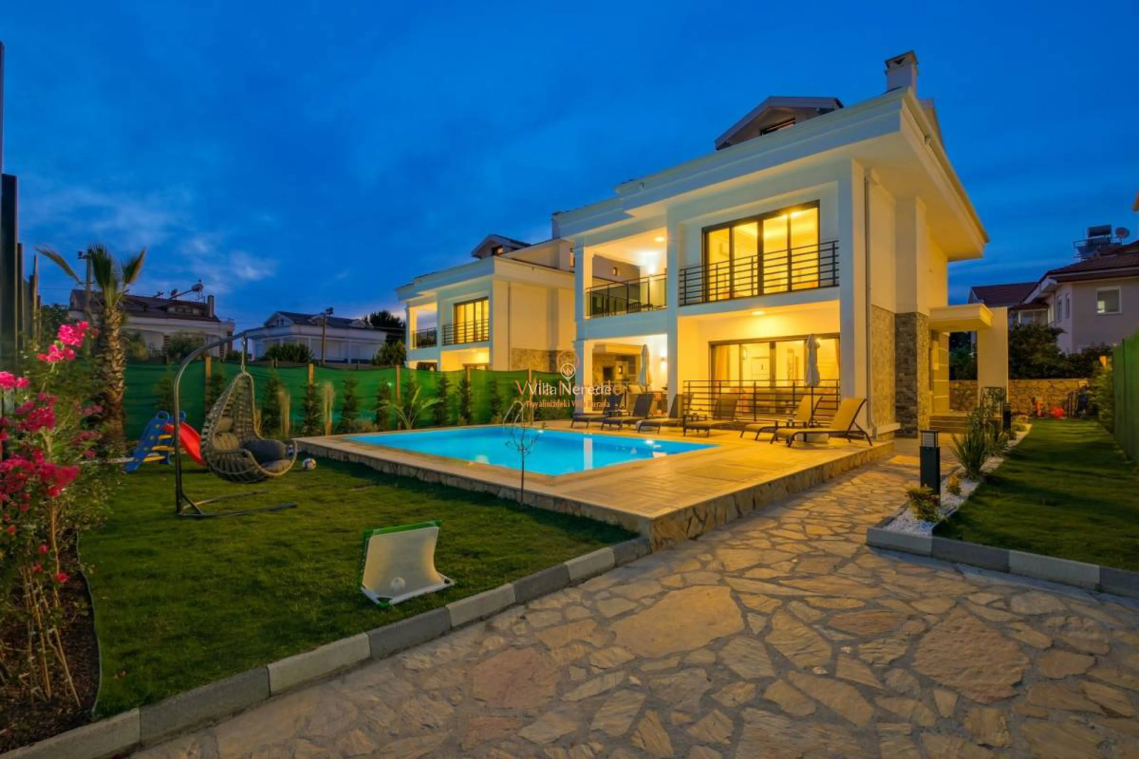 villa-white-palm-2-554249369-b.jpg