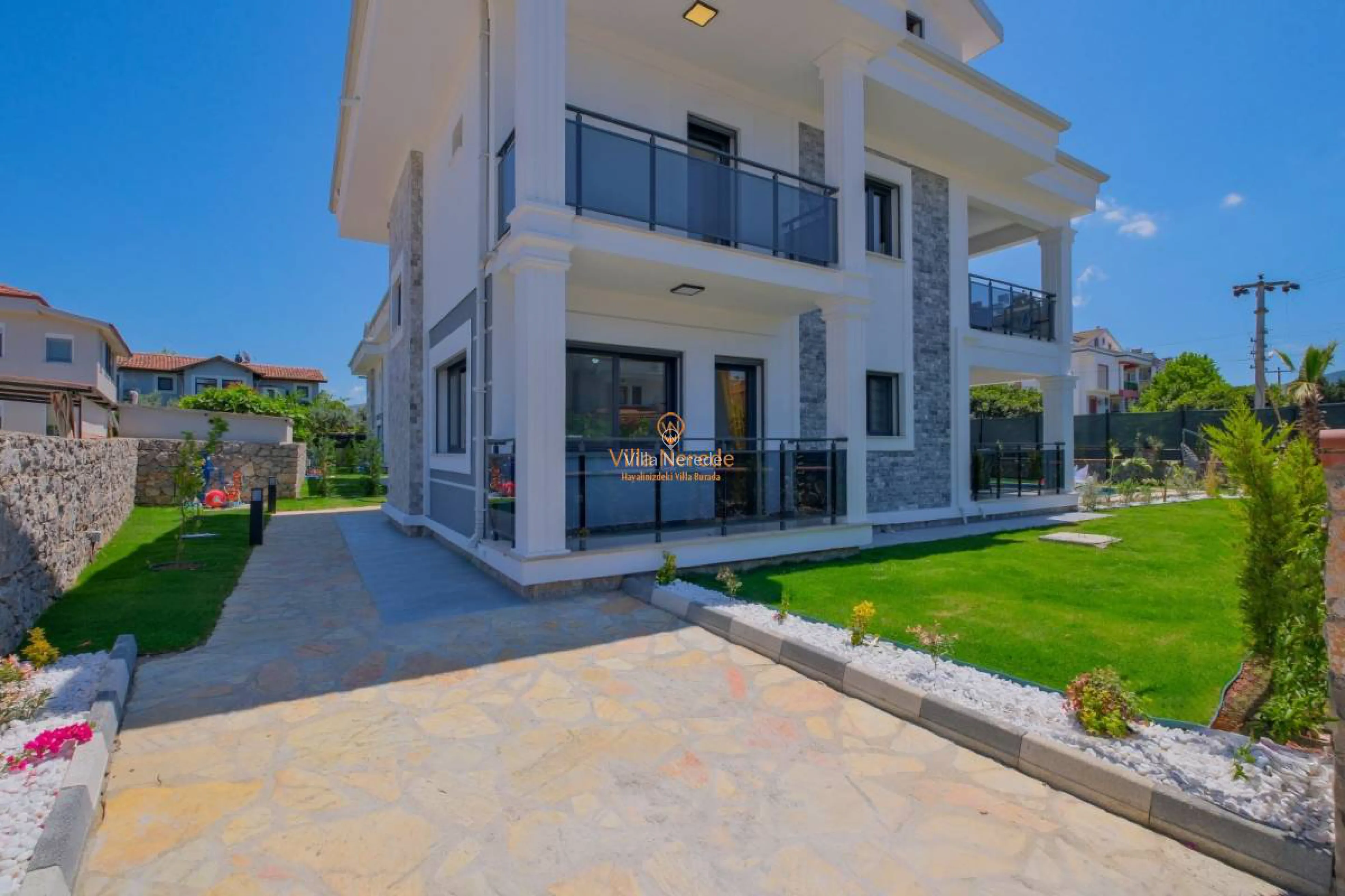 villa-white-palm-3-540355244-b.jpg