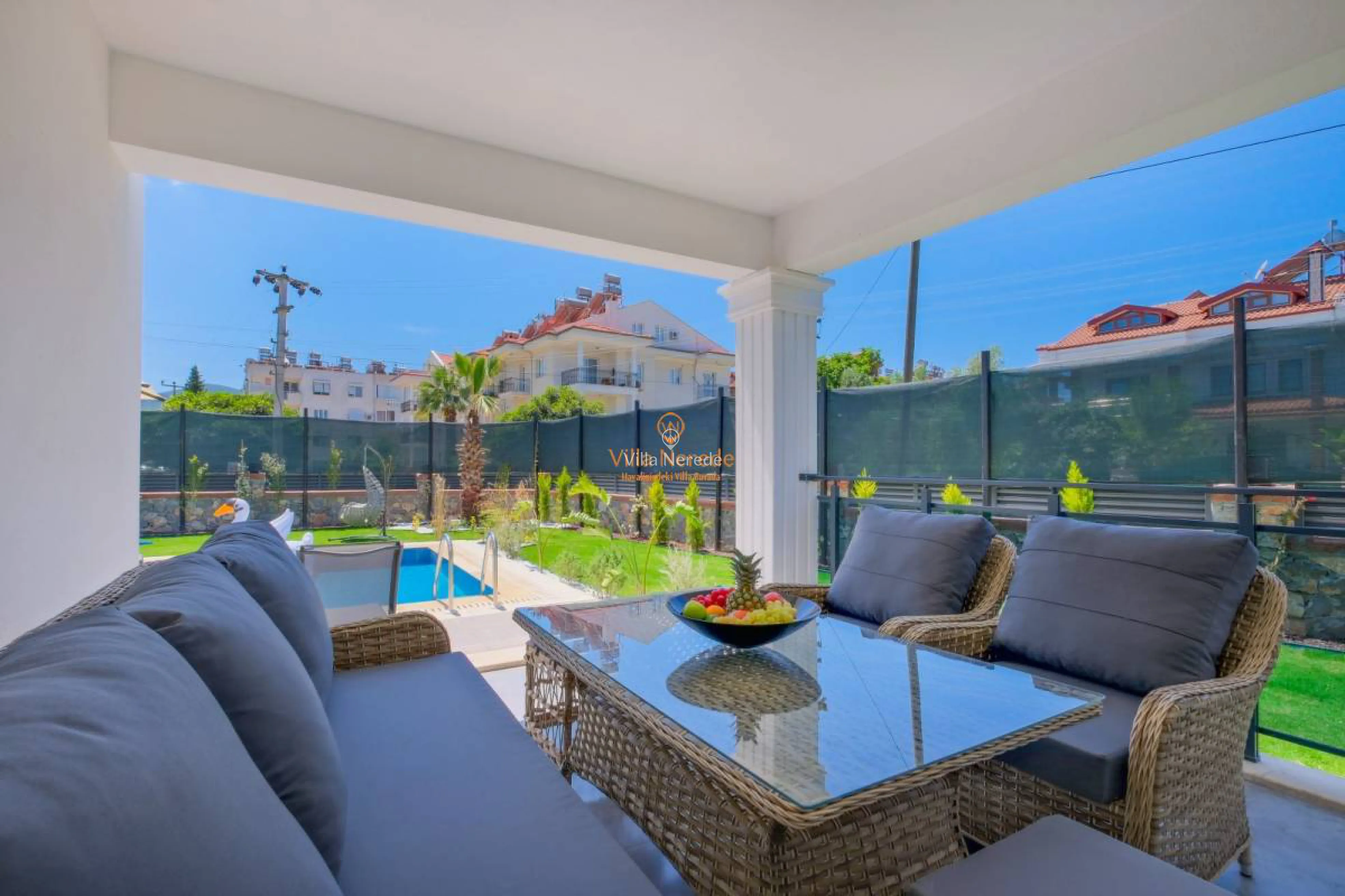 villa-white-palm-3-552147001-b.jpg