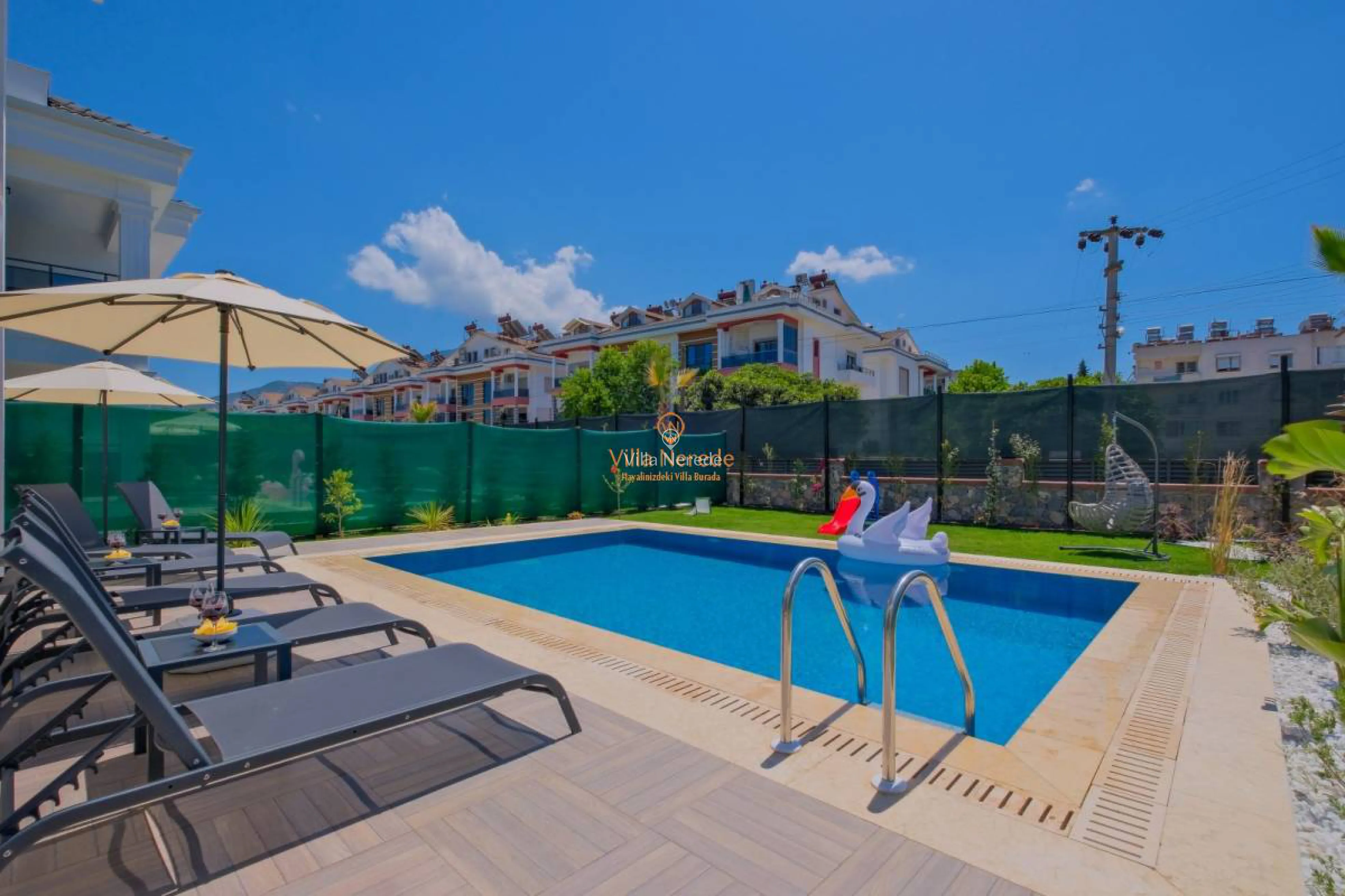 villa-white-palm-685029396-b.jpg