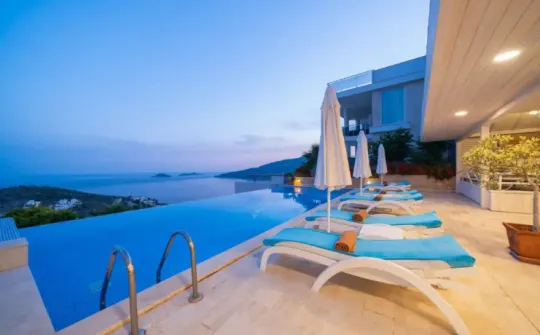 Fethiye Sonsuzluk Havuzlu Kiralık Villa & Manzaralı Tatil
