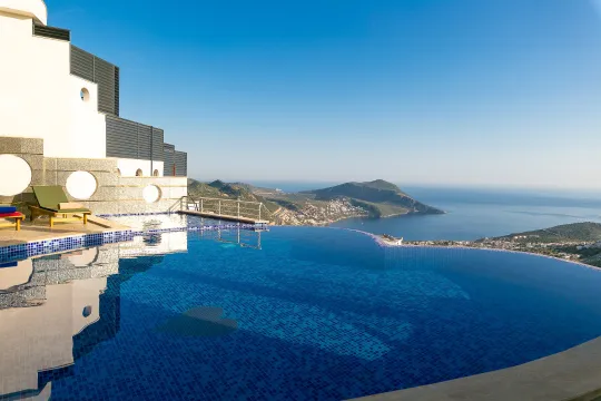 Villa Eva Hill Heart