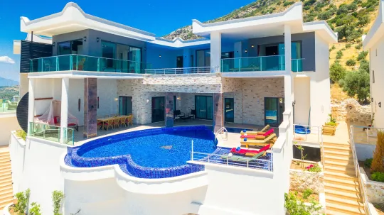 Villa Eva Hill Heart