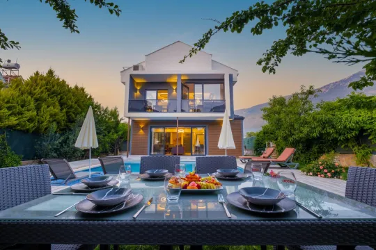 Villa Mavi Deniz -  Kişilik & Merkezi Konumda Kiralık Villa