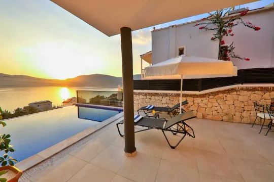 Villa Rainy