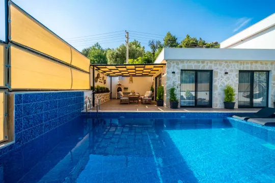 Villa White House