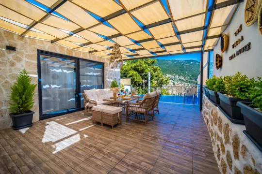 Villa White House