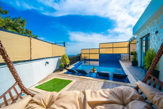 Villa White House